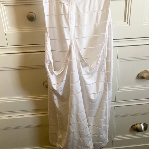 Athleta NWOT White Mesh Stripe Chi Tank 🤍 - Picture 4 of 6